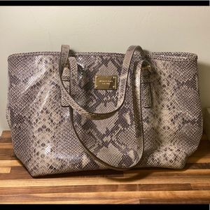 Michael Kors Jet Set Tote Bag